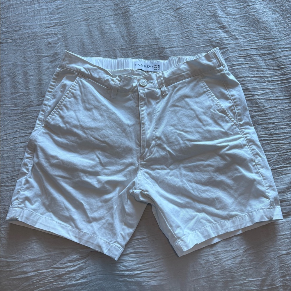 Denim & Flower White Flat Front Shorts Casual Style